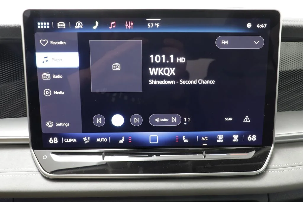 New 2026 Platinum Grey Volkswagen 2.0T SE image 10