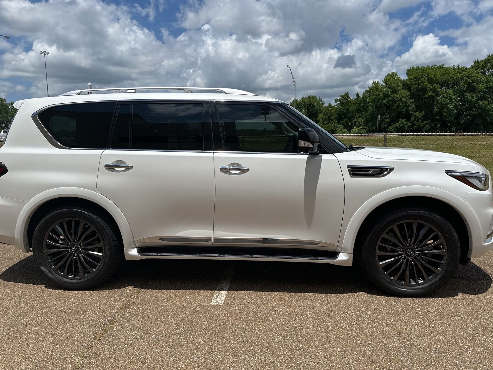 Certified Used 2023 White INFINITI Premium Select image 4