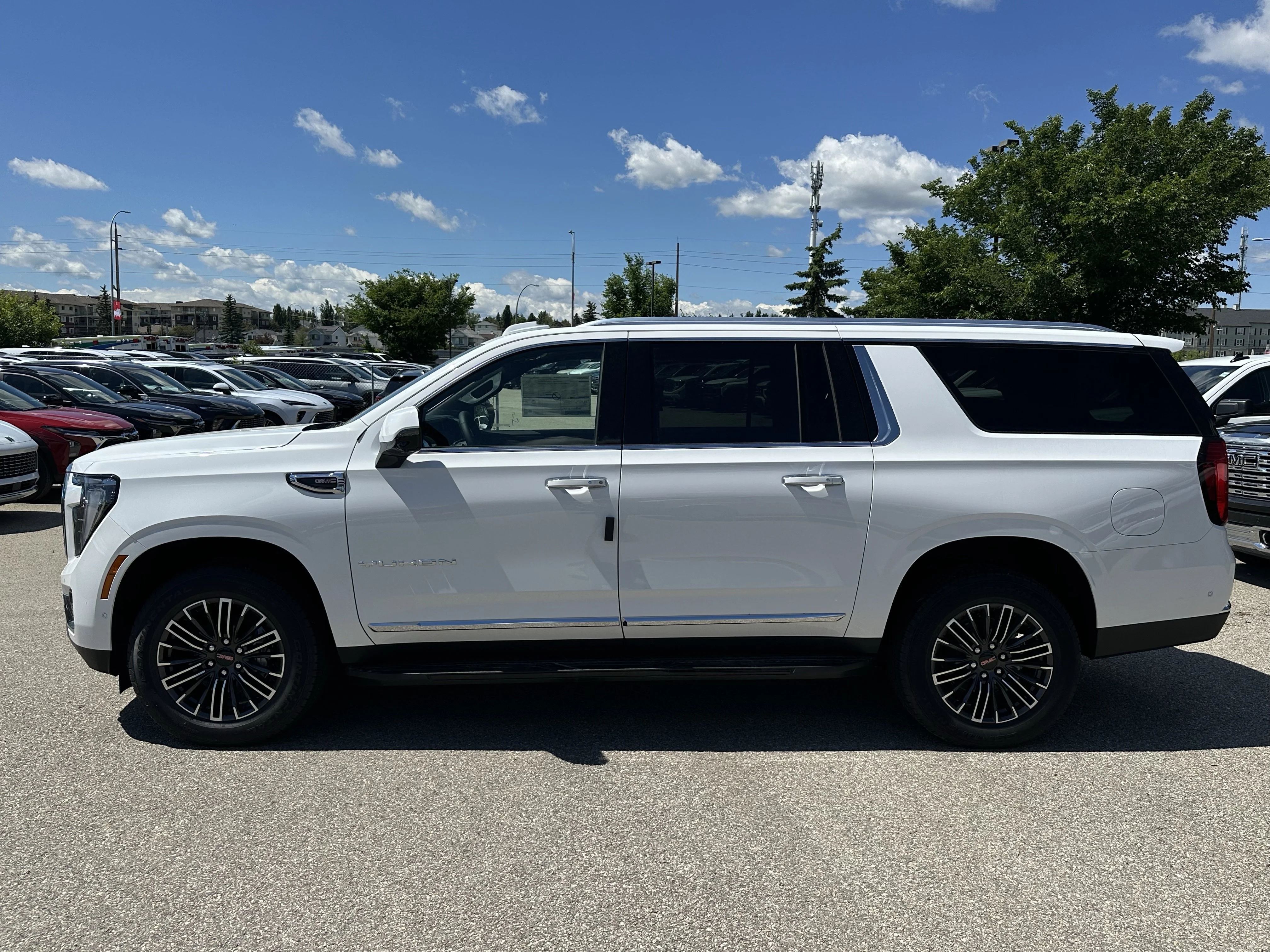 New 2026 Summit White GMC Elevation image 3