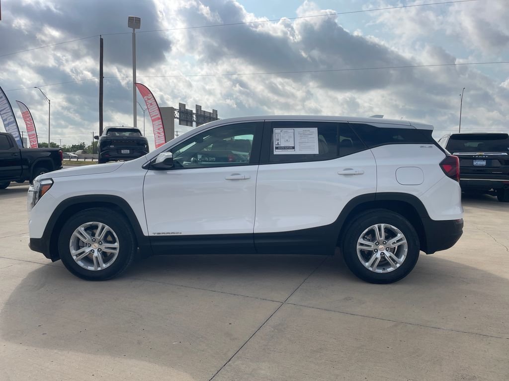 Used 2024 White GMC SLE image 2