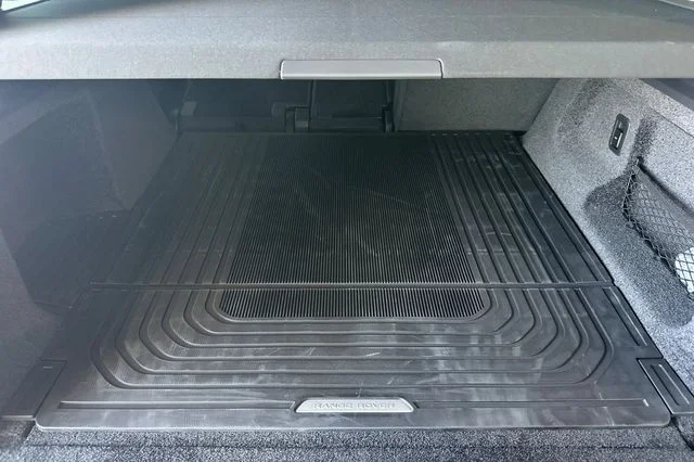 New 2026 Santorini Black Land Rover SE image 14