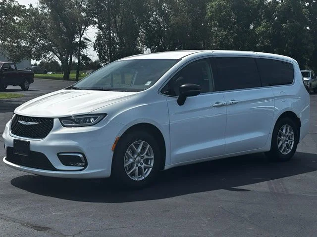 Used 2024 White Chrysler Touring L image 3