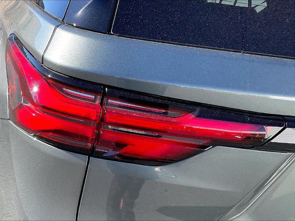 Used 2023 Silver Sage Metallic Chevrolet AWD image 33