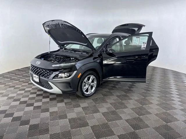 Used 2023 Black Hyundai SEL image 12