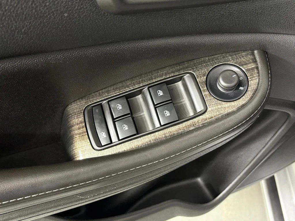 Used 2015 Silver Chevrolet LT image 17