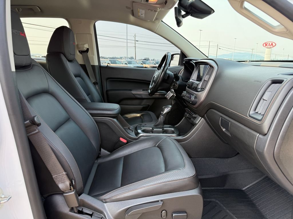 Used 2022 White GMC AT4 w/Leather image 12