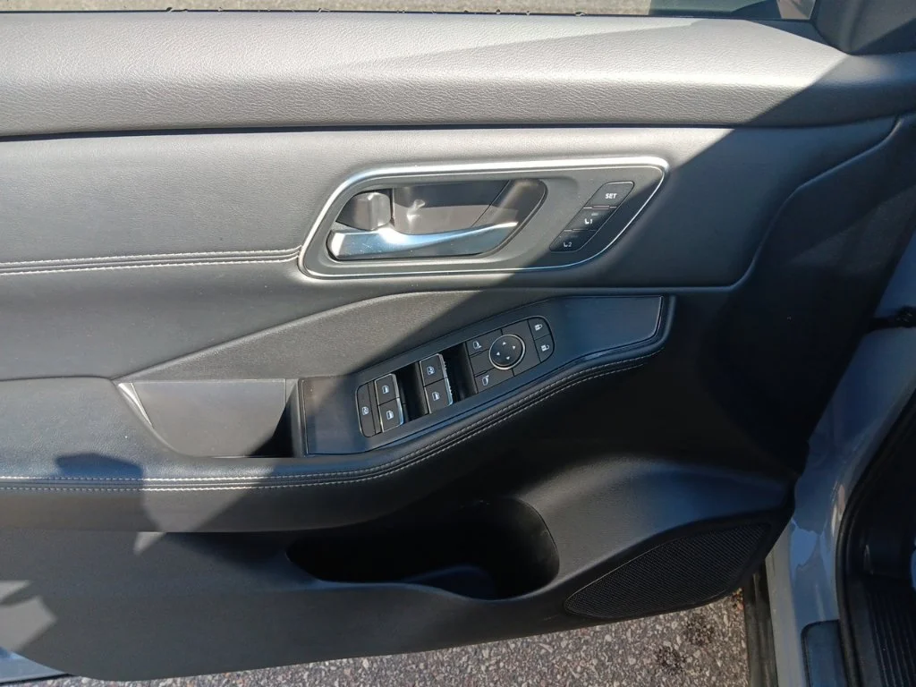 Used 2025 Boulder Gray Pearl Nissan Platinum image 20