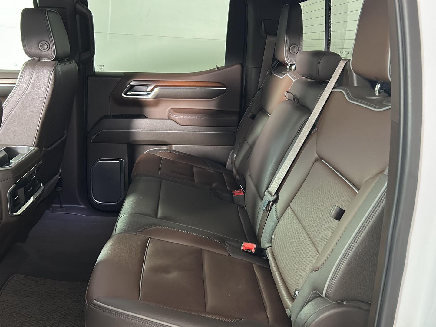 Used 2024 White Frost Tricoat GMC Denali image 17