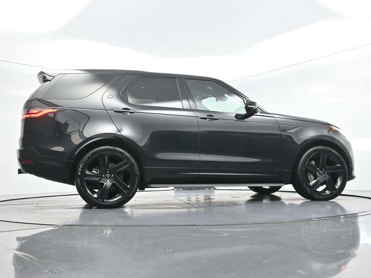 Used 2023 Black Land Rover S R-Dynamic image 60