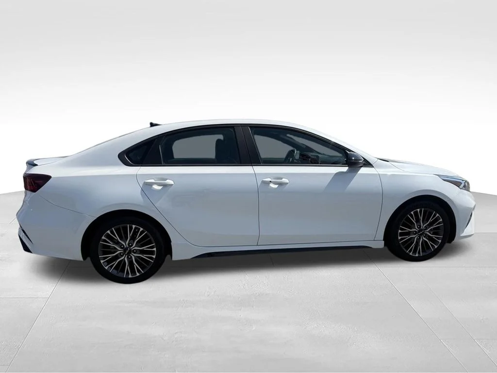 Used 2023 White Kia GT-Line image 28