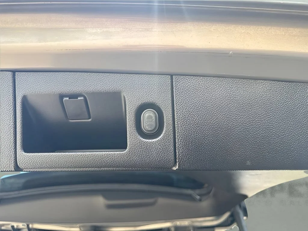 Used 2018 PEPPERDUST METALLIC Chevrolet Premier image 37