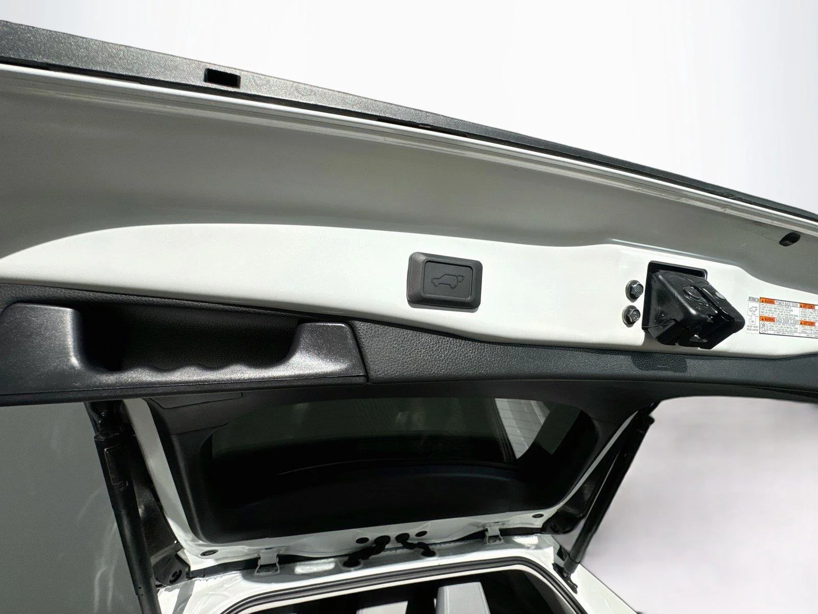 Used 2025 Wind Chill Pearl Toyota XLE Premium image 35