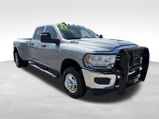 2024 RAM 3500 Tradesman 4X4 Crew Cab LWB's photo