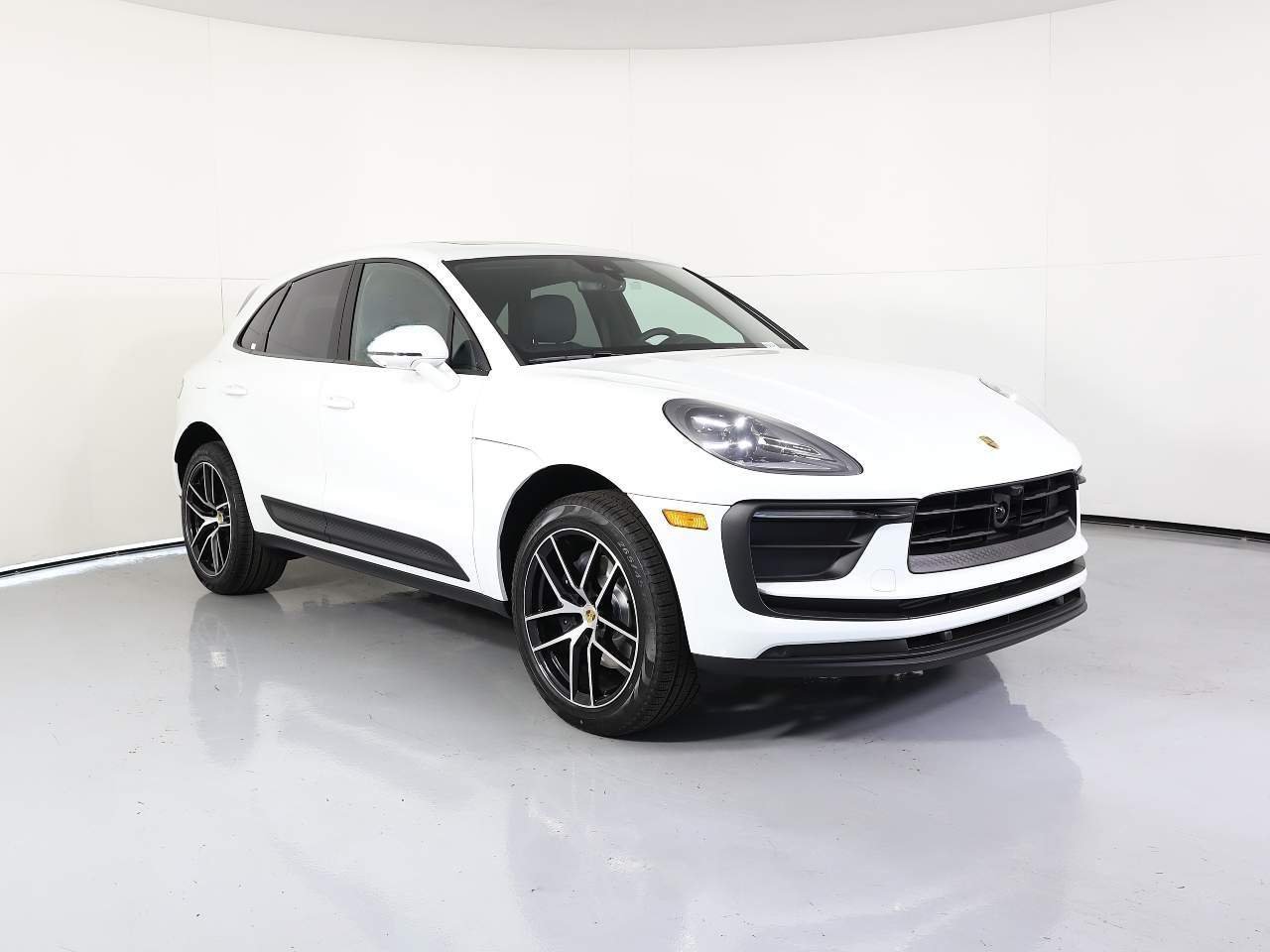 2025 Porsche Macan - Photo 9