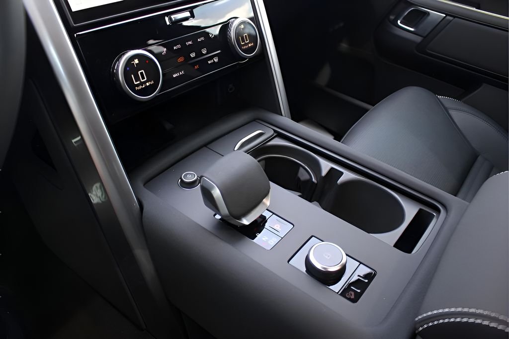 2025 Land Rover Discovery Dynamic SE - Photo 25
