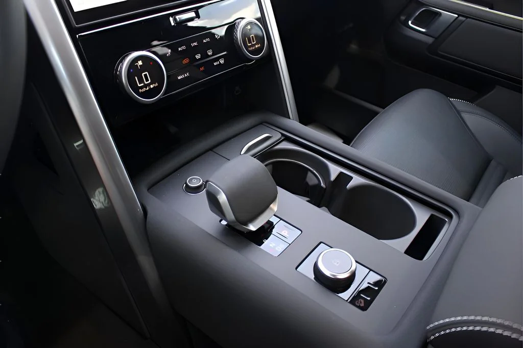 2025 Land Rover Discovery Dynamic SE - Photo 25