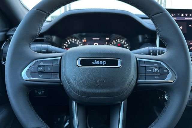 New 2026 Silver Zynith Metallic Clearcoat Jeep Latitude image 22