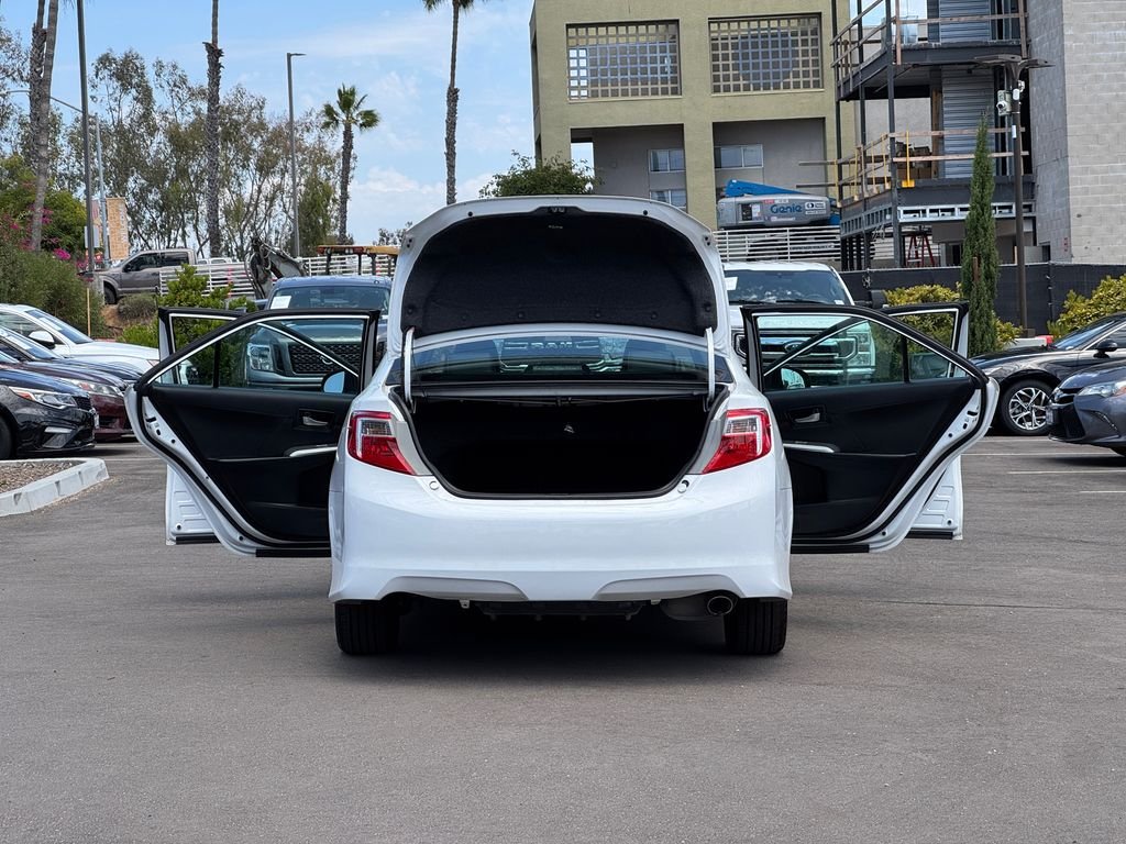 Used 2014 White Toyota SE image 28