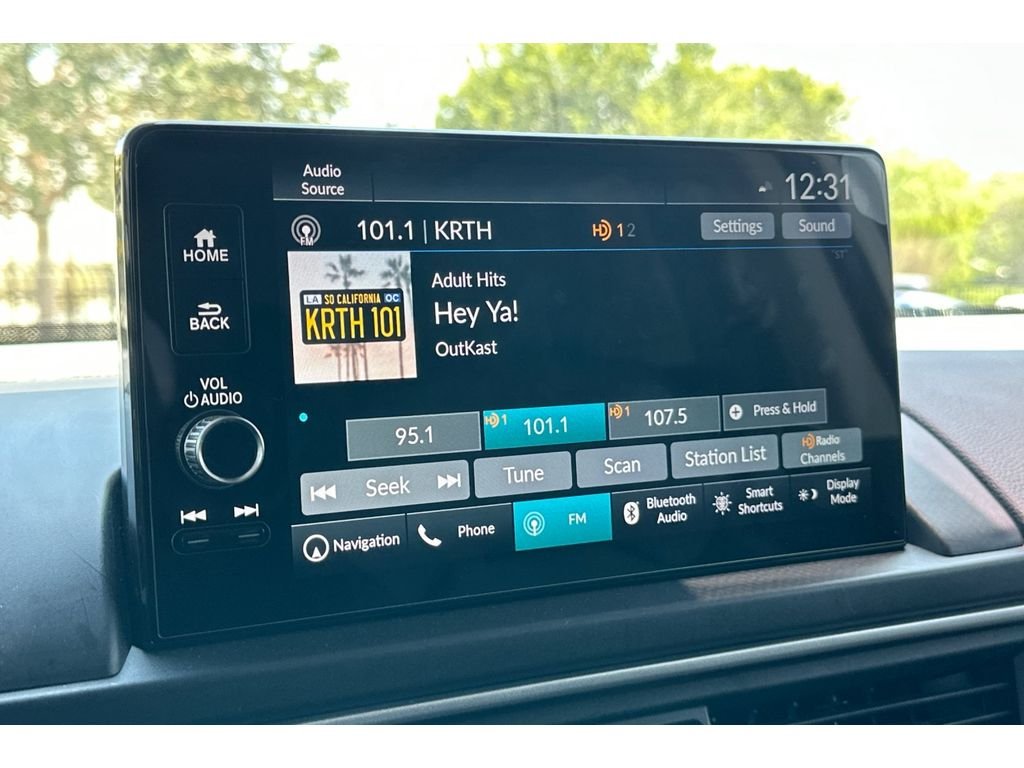 Used 2025 Platinum White Pearl Honda Touring image 27