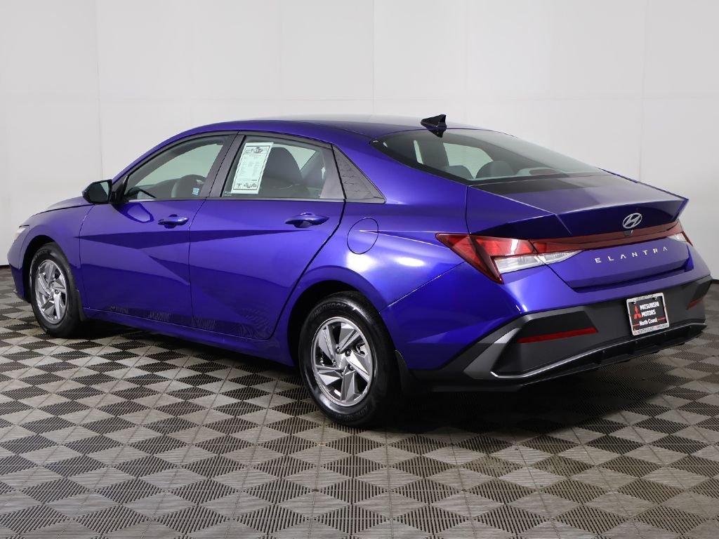 Used 2025 Blue Hyundai SE image 7