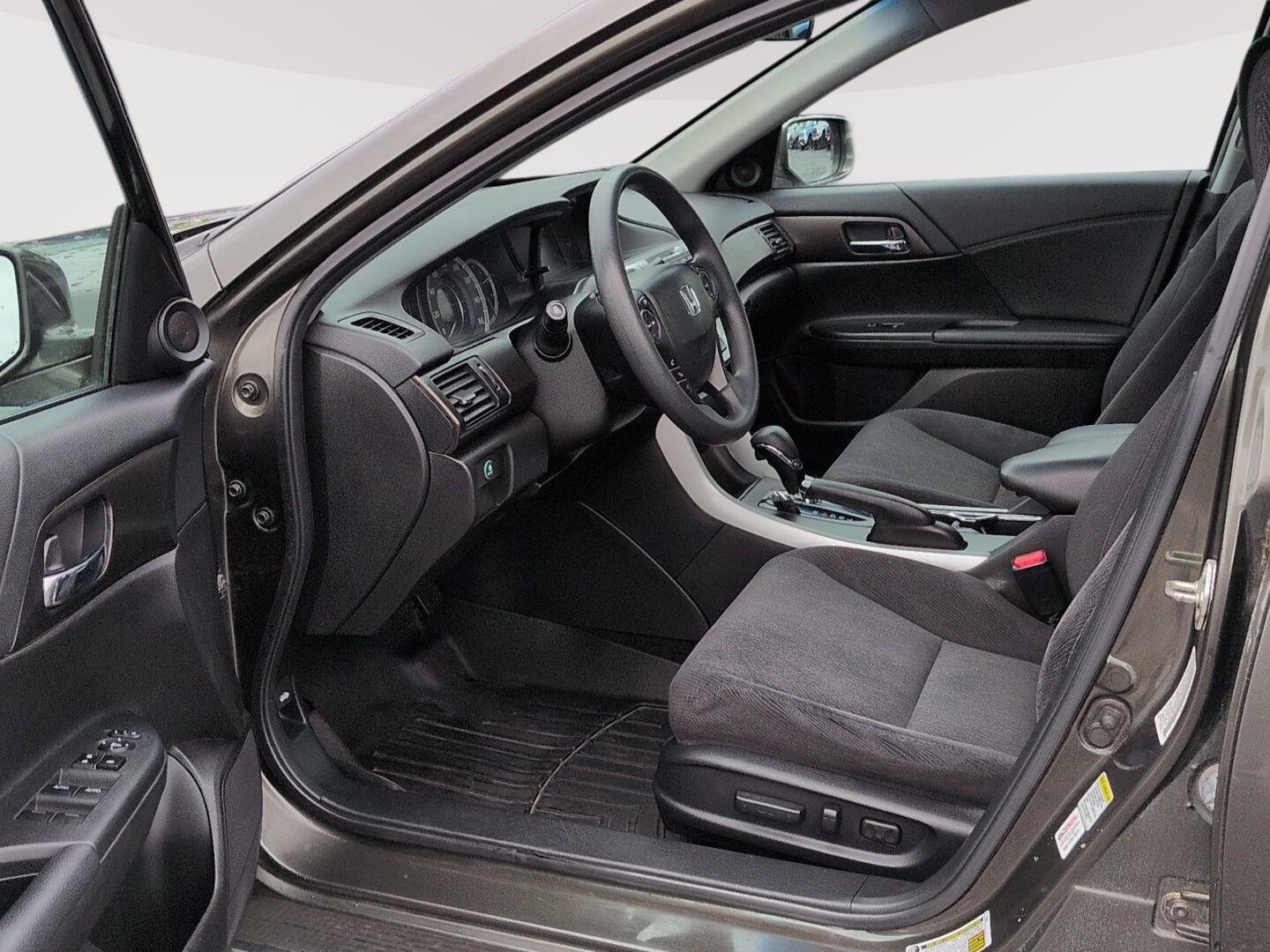Used 2014  Honda EX image 3