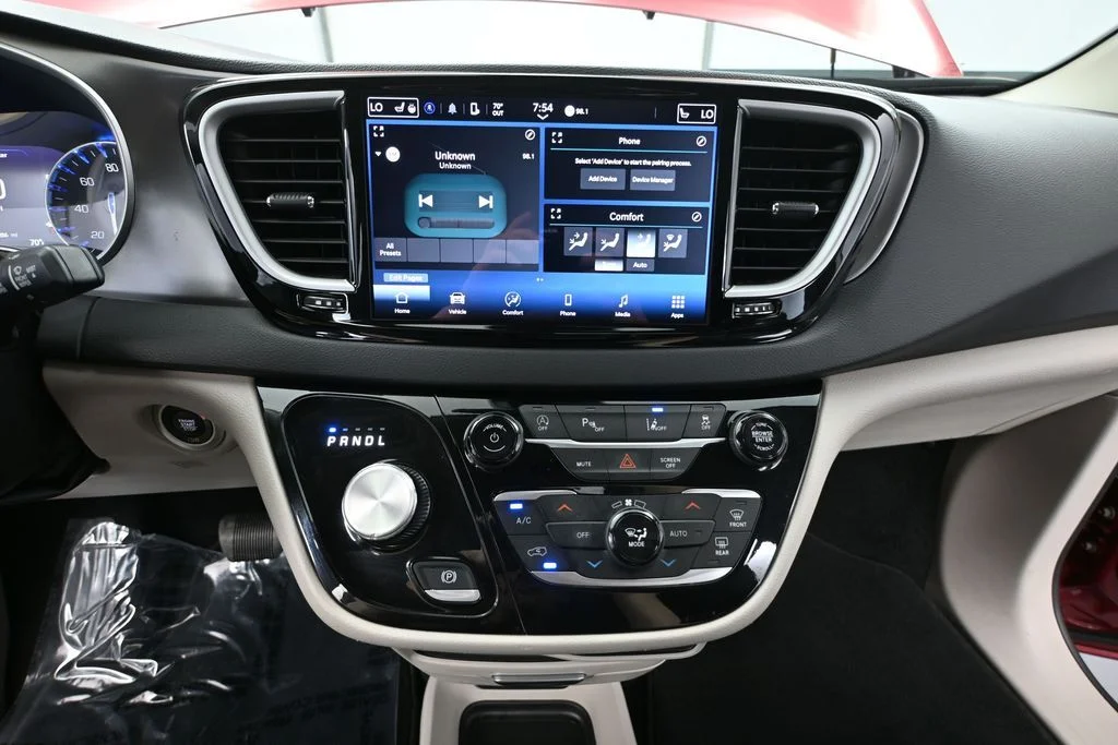 Used 2024 Red Chrysler Touring L image 31