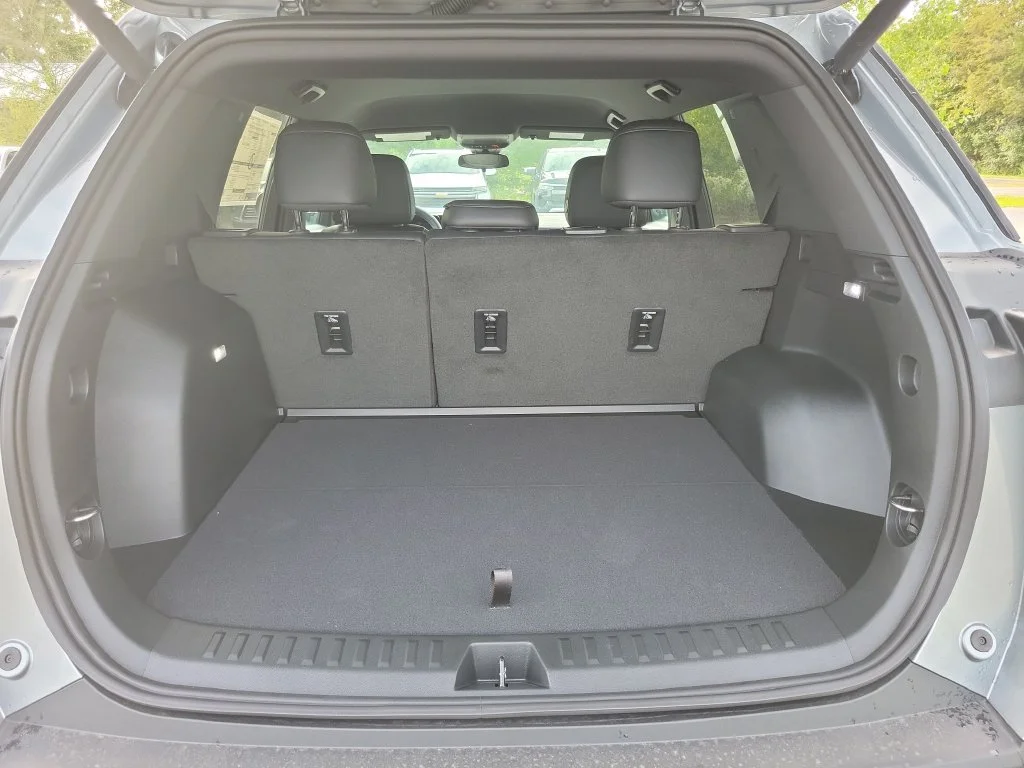 New 2027 Sterling Gray Metallic Chevrolet LT image 29