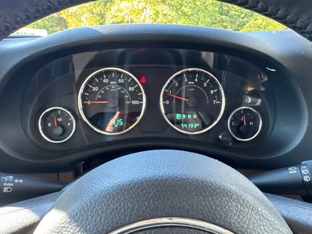 Used 2018 White Jeep Unlimited Sahara image 24