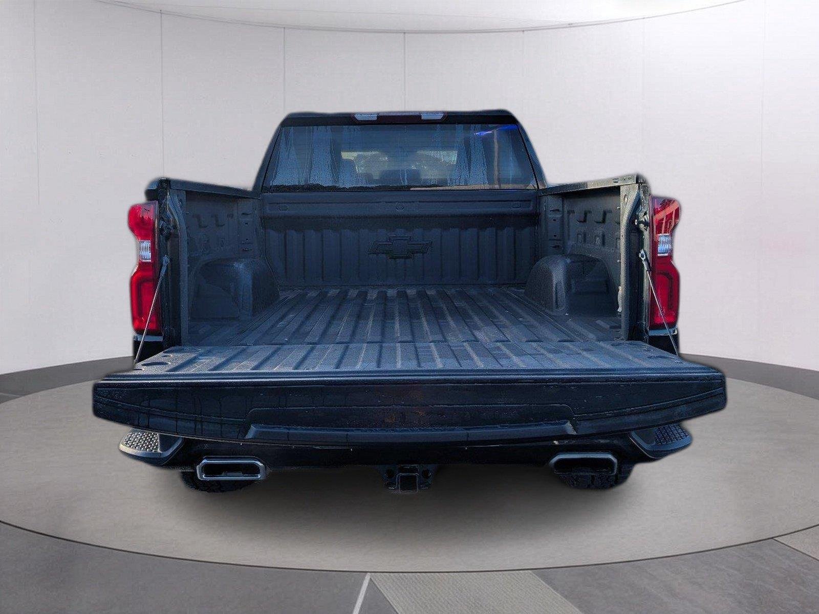 Used 2023 BLACK Chevrolet RST image 6