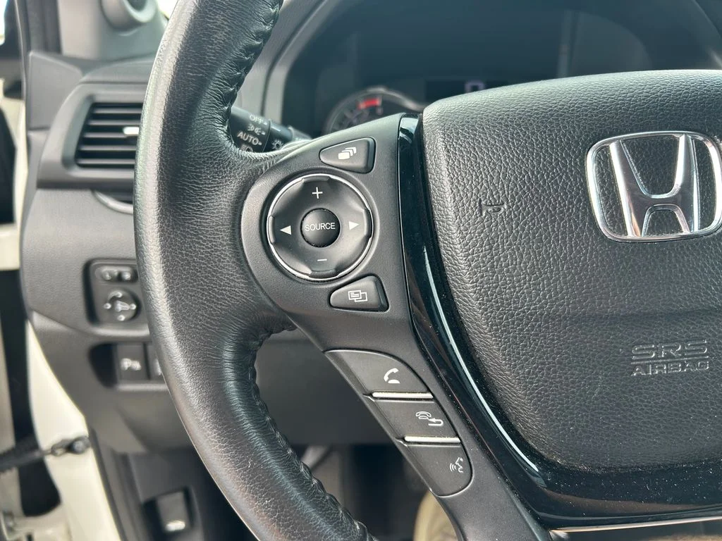 Used 2017  Honda Touring image 29