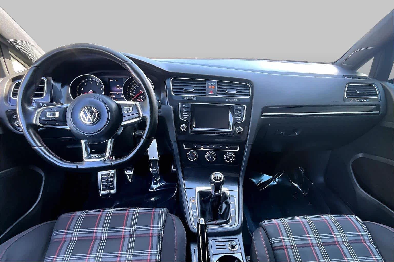 Used 2015 Reflex Silver Metallic Volkswagen S image 16