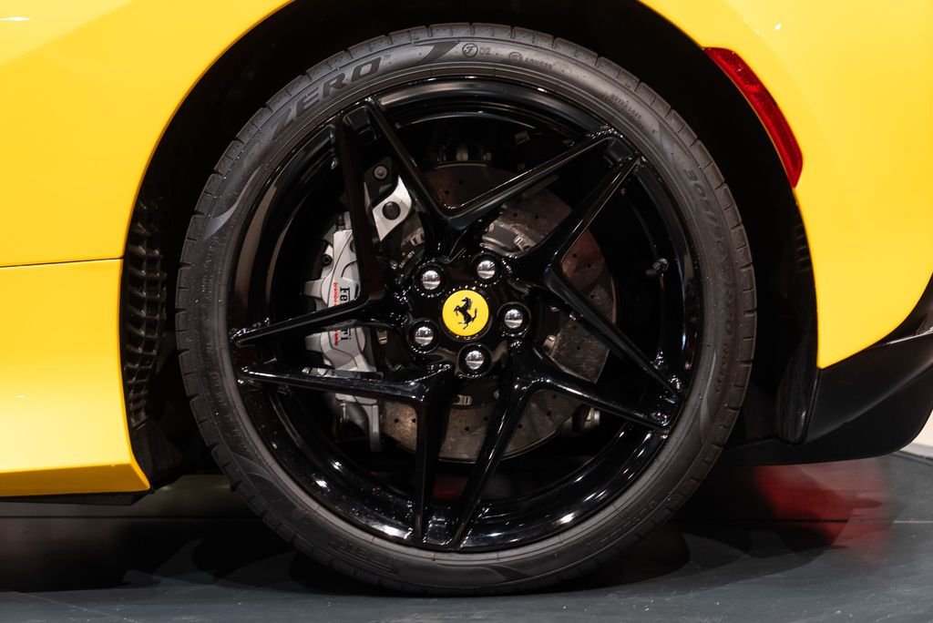 Certified Used 2023 Giallo Triplo Strato Ferrari Base image 33