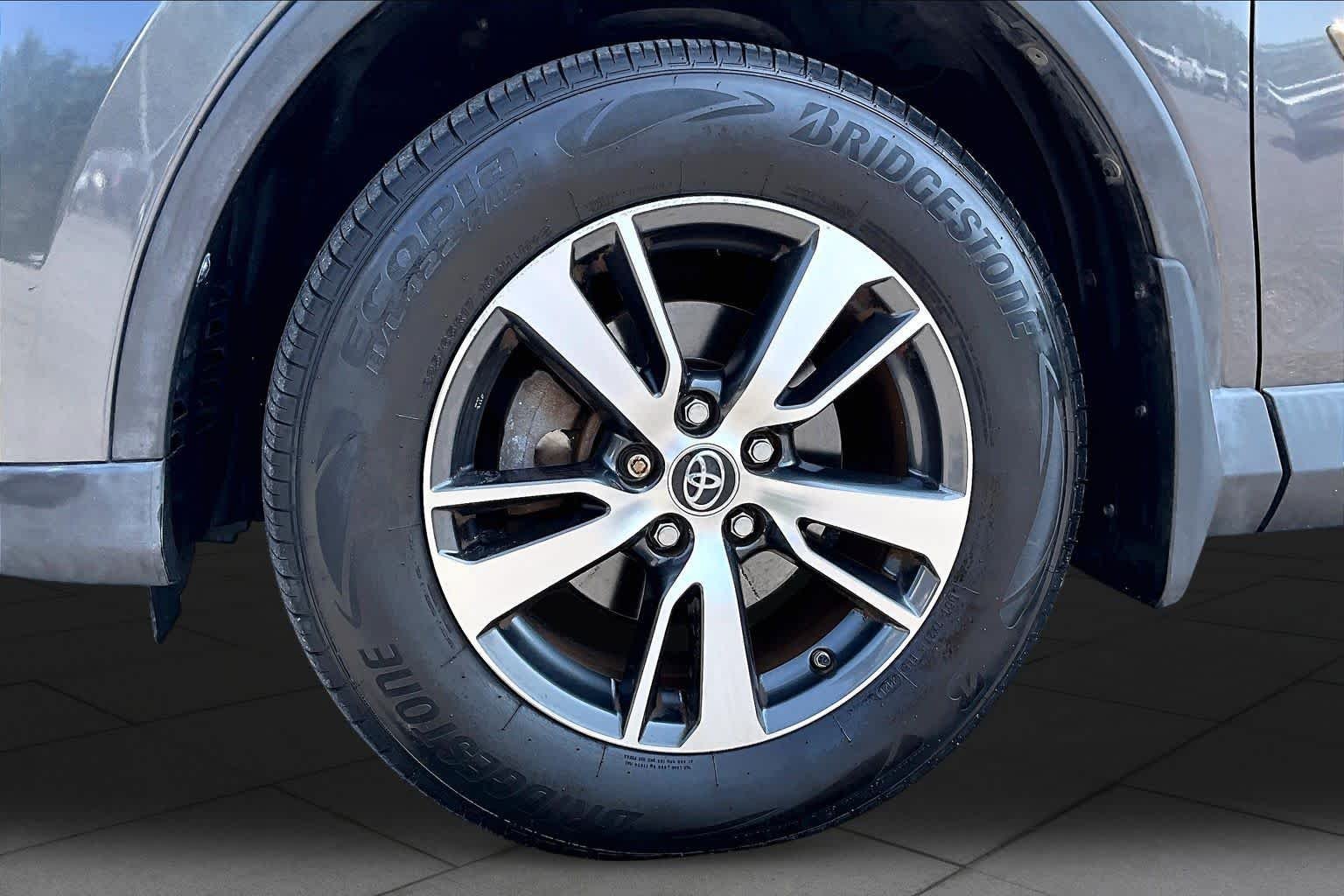 Used 2016 Magnetic Gray Metallic Toyota XLE image 11