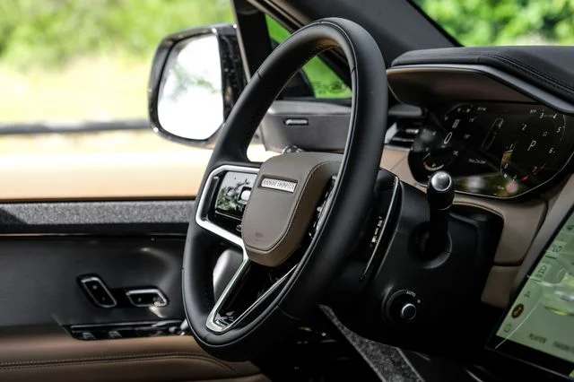 New 2026  Land Rover SE image 17