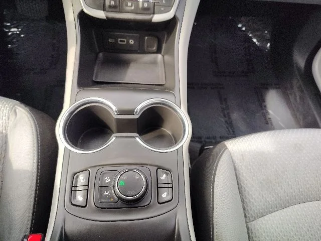 Used 2023 White GMC SLE image 21