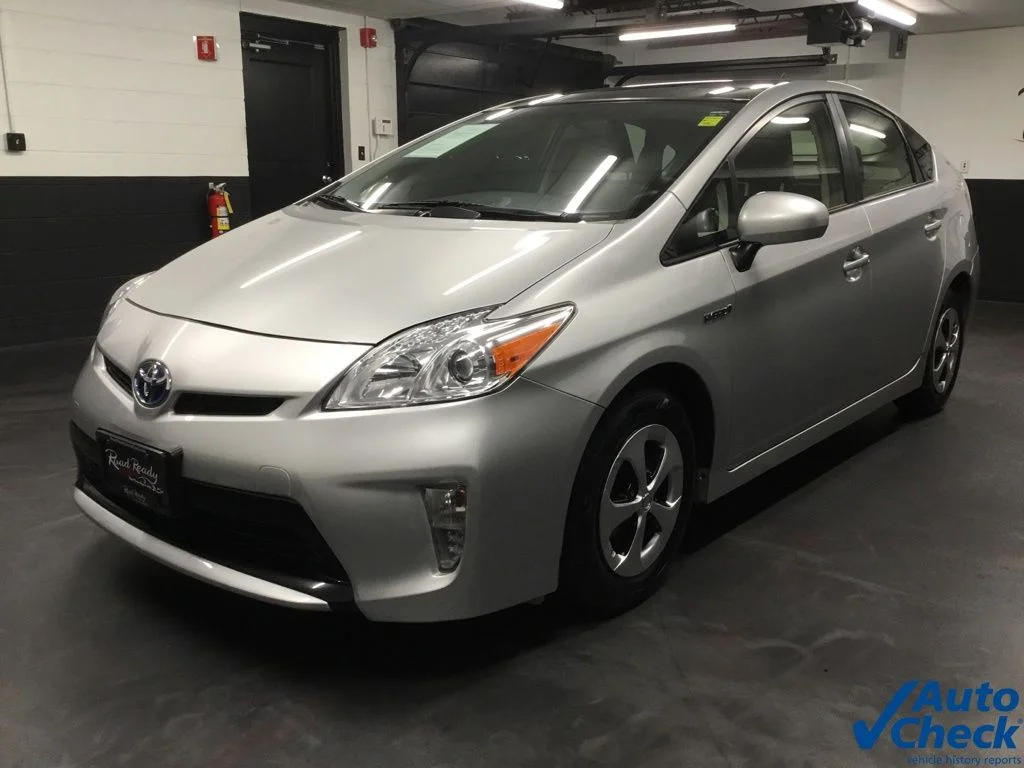 Used 2015 Silver Toyota Three image 5