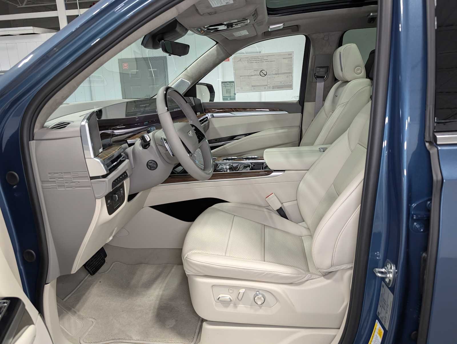 2026 Cadillac Escalade ESV Platinum Luxury photo 4