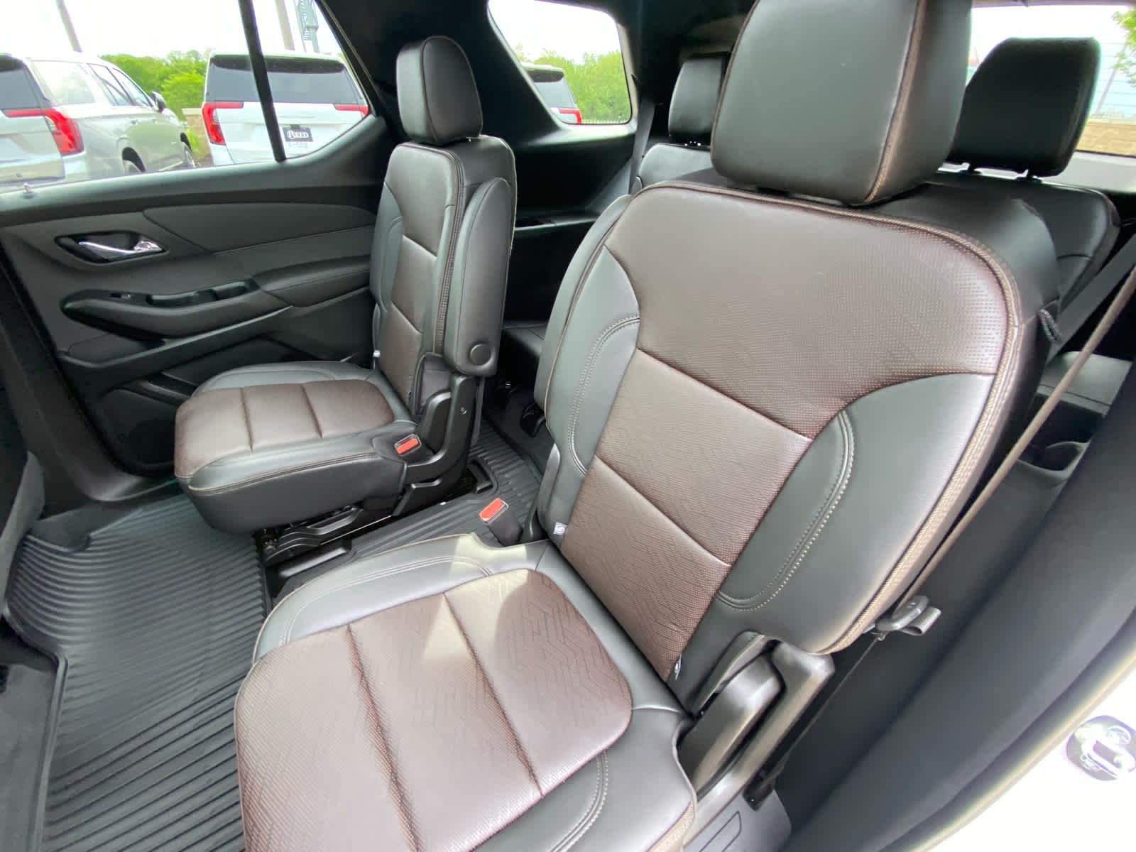 Used 2023 Iridescent Pearl Tricoat Chevrolet High Country image 25