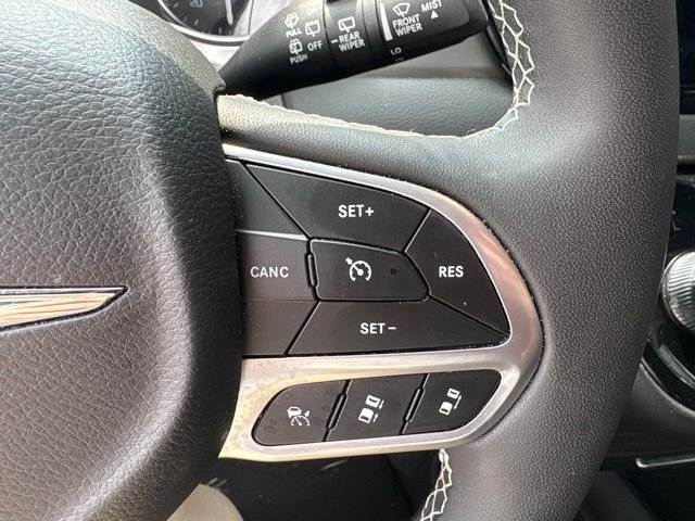 Used 2025 Black Chrysler Select image 20
