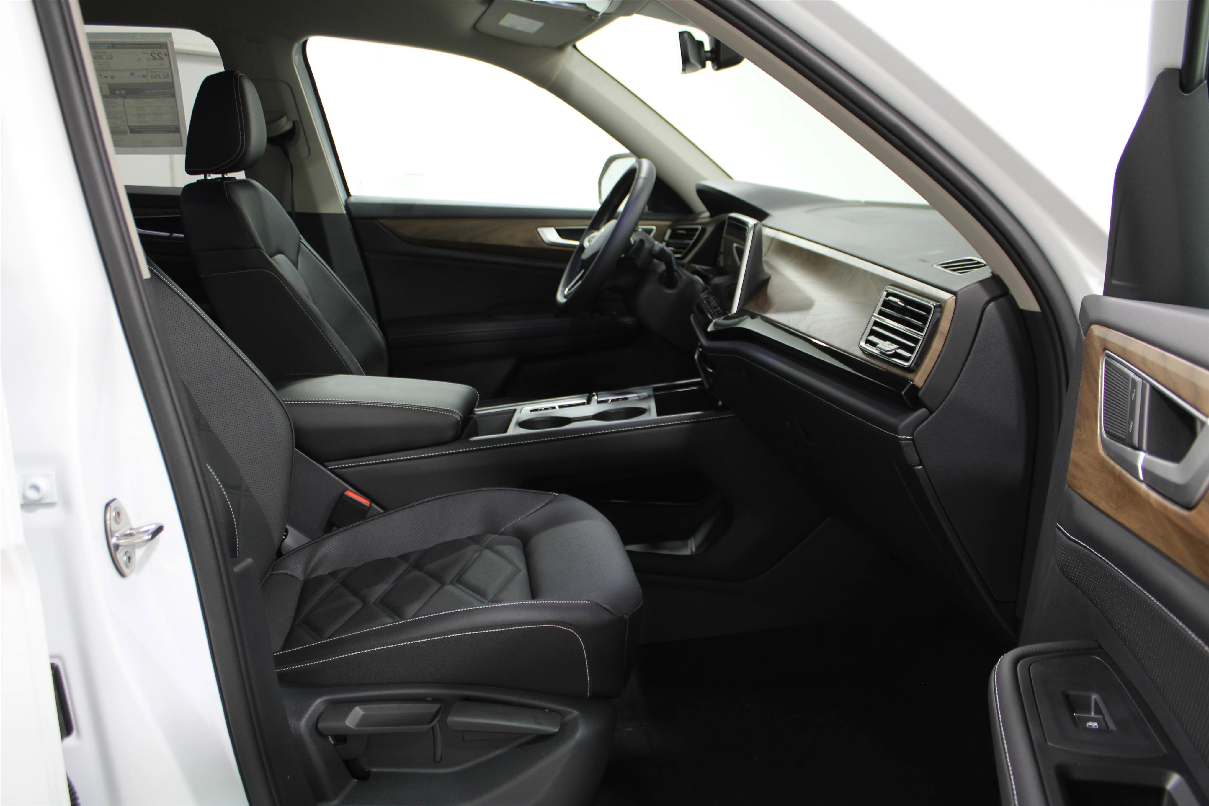 2026 Volkswagen Atlas SE - Photo 25