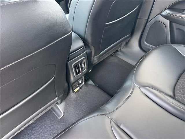 Used 2021 Red Jeep Latitude image 12