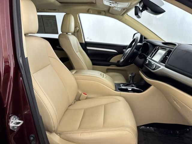 Used 2018 Red Toyota XLE image 23