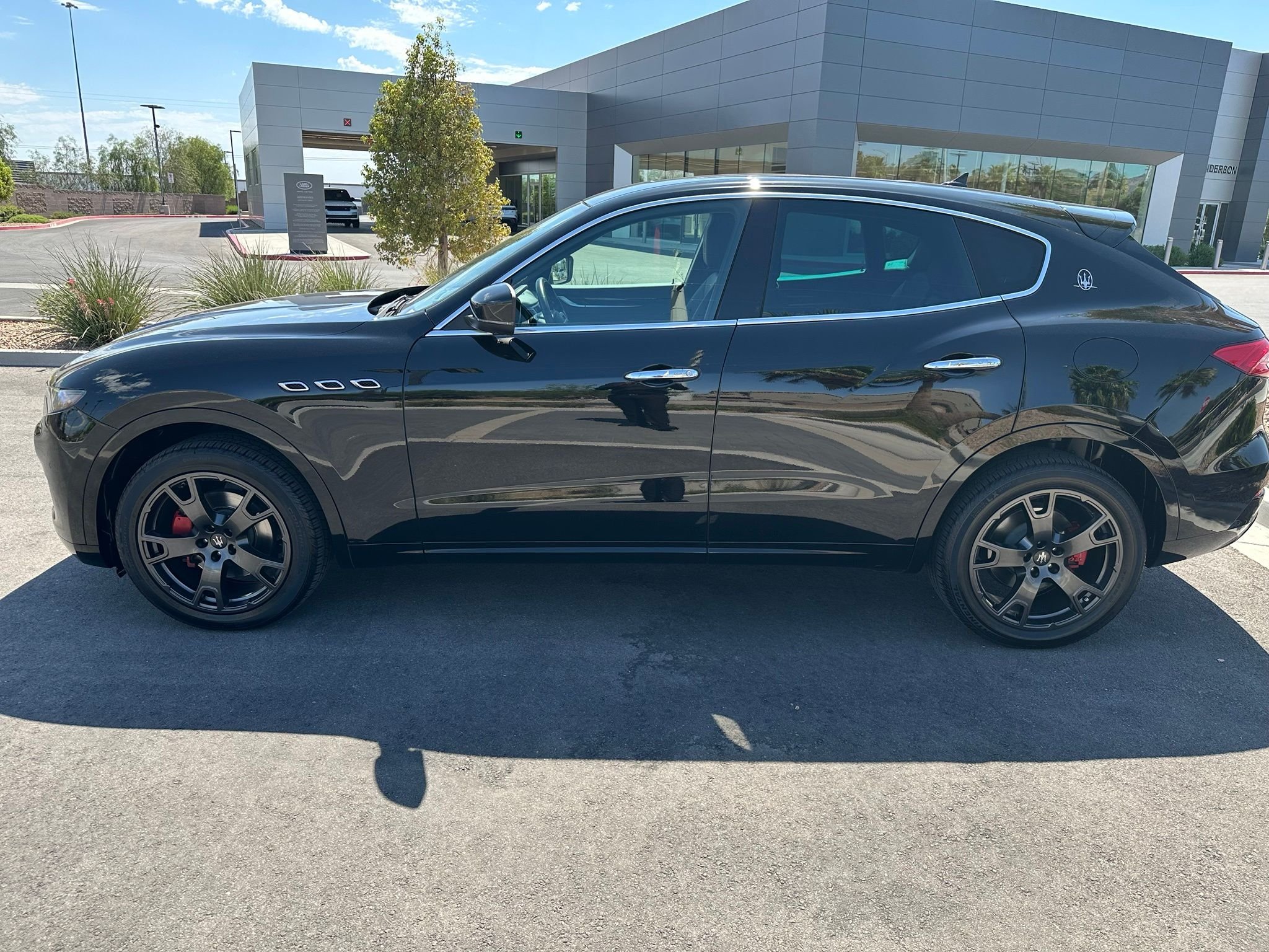 Used 2019 Nero Maserati Base image 14
