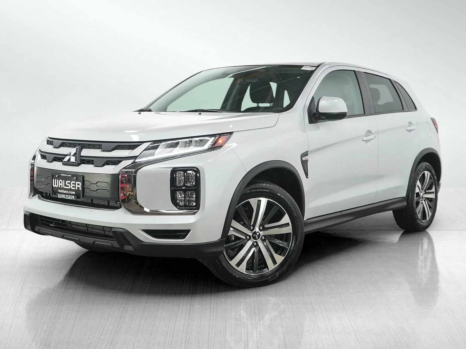 Used 2025 White Mitsubishi S image 1