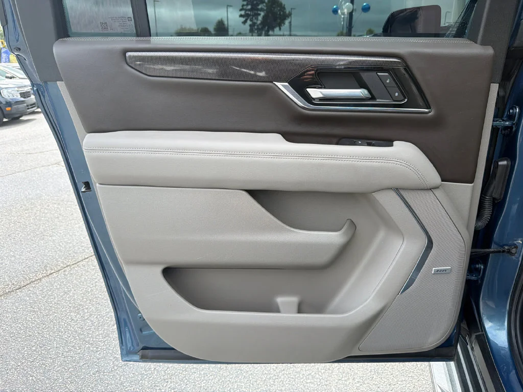 Used 2025 Blue GMC Elevation image 22