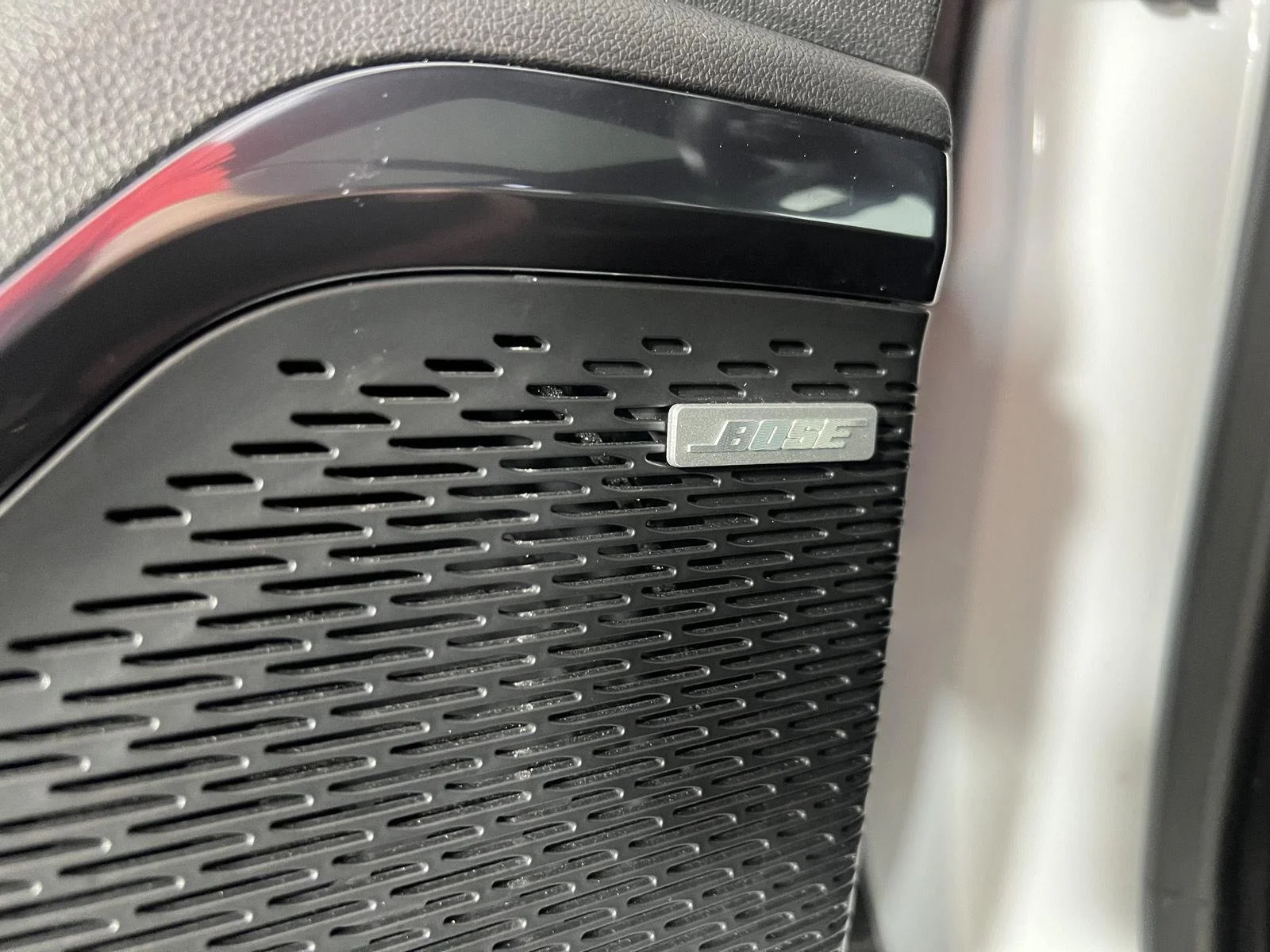 Used 2025 Summit White GMC AWD AT4 image 15