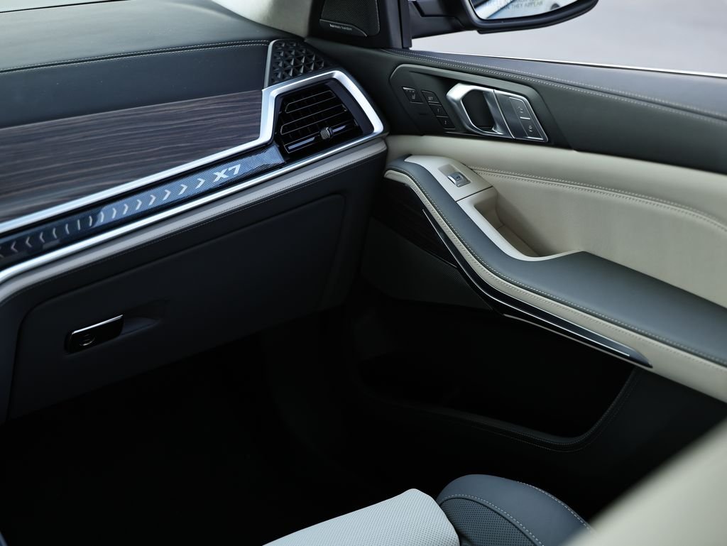 New 2027 Blue Ridge Mountain Metallic BMW xDrive40i image 31