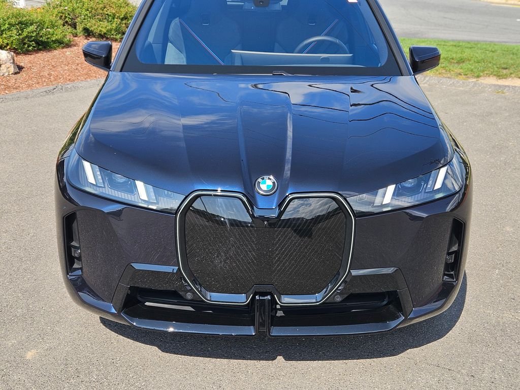 Used 2026 Black BMW xDrive60 image 8