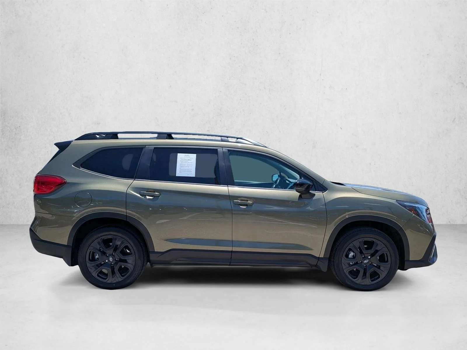 Used 2025 Autumn Green Metallic Subaru Onyx Edition image 4