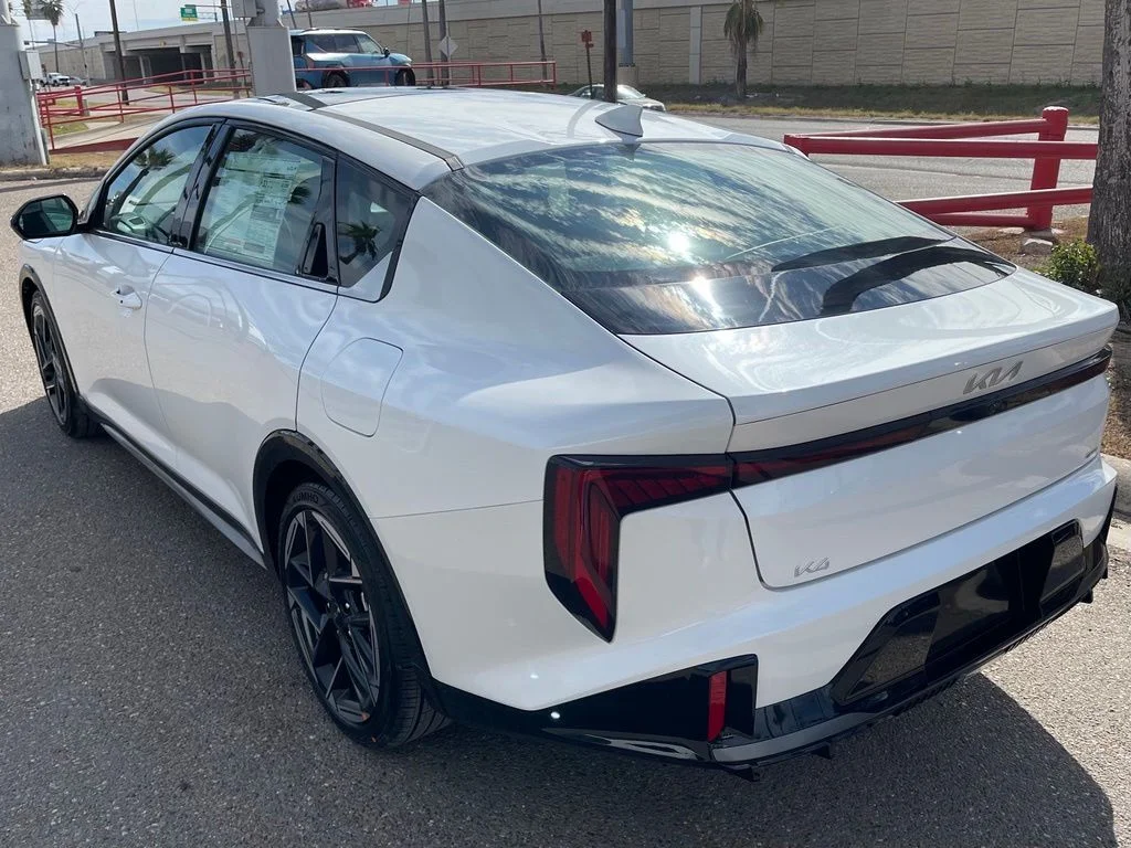 New 2026 White Kia GT-Line image 5